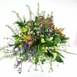 Blumenwiese mit Herz – natürlicher Wildblumenstrauß mit Herzstecker | Flowerpower Graz
