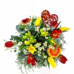 Frühlingssonne mit Herz – Blumenstrauß in Rot und Gelb mit Tulpen, Gerbera und Freesien | Flowerpower Graz