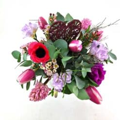 Pink Smile Blumenstrauß draufsicht mit Herzstecker in Pink und Rosé – Flowerpower Graz